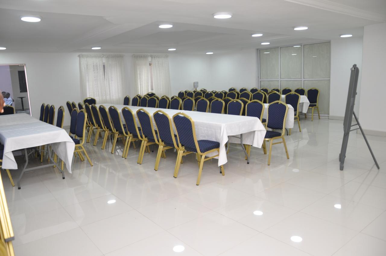 אקורה Grand Capital Hotel מראה חיצוני תמונה