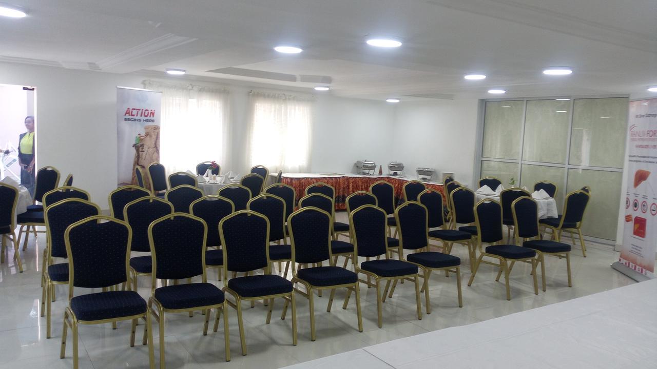 אקורה Grand Capital Hotel מראה חיצוני תמונה