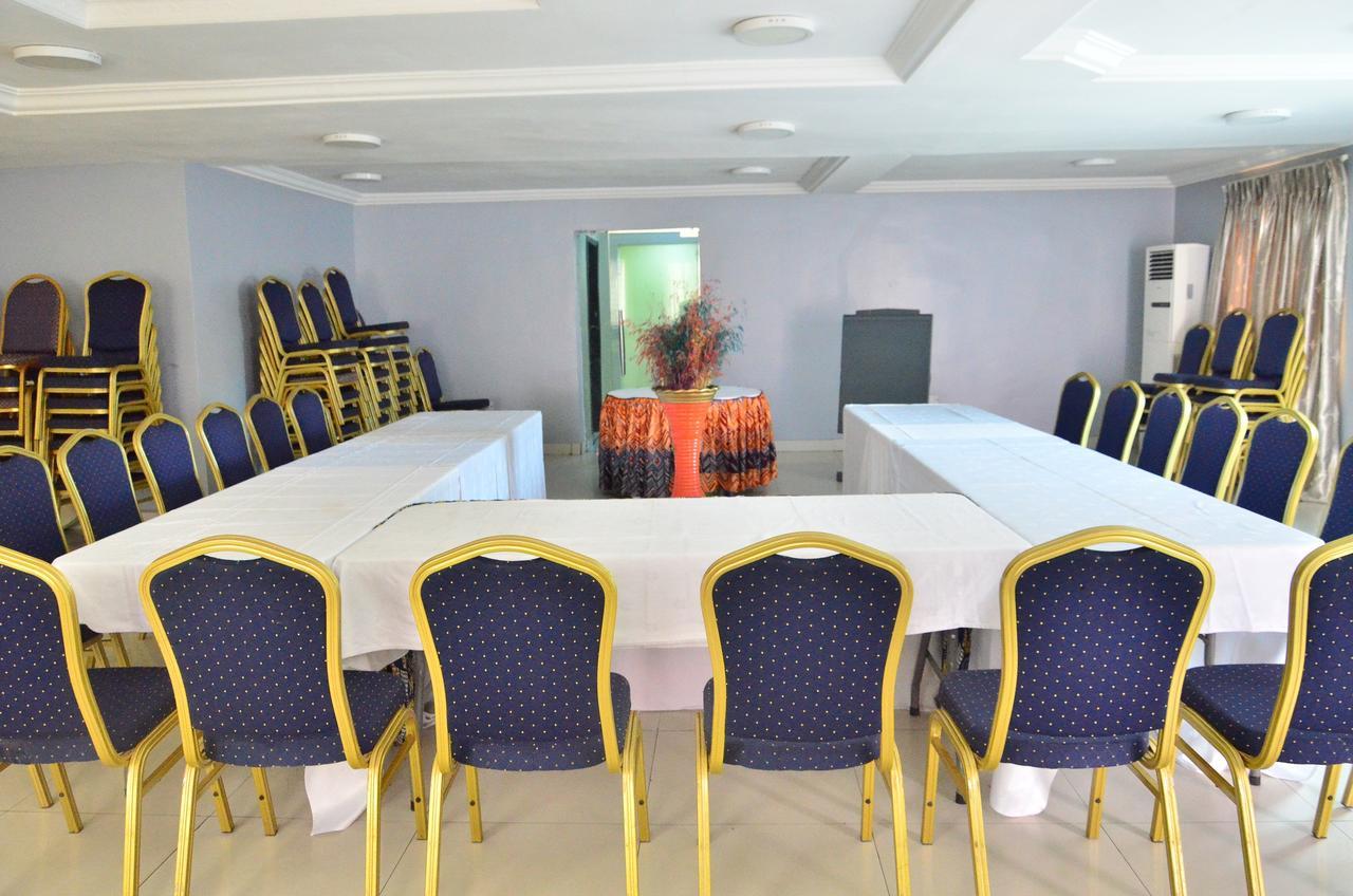 אקורה Grand Capital Hotel מראה חיצוני תמונה